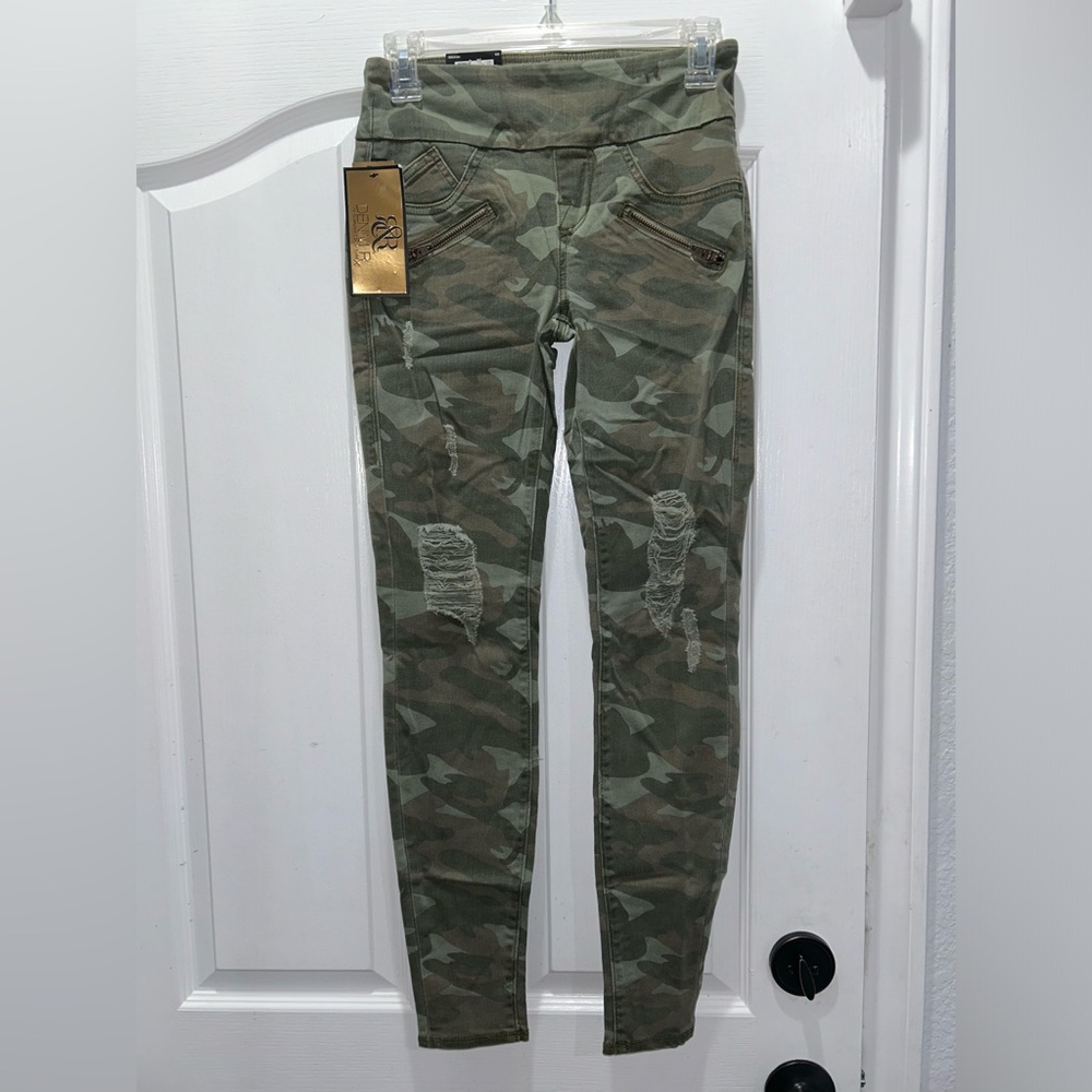 NEW Rock & Republic Denim RX pull on women’s jeans, army green, size 2M